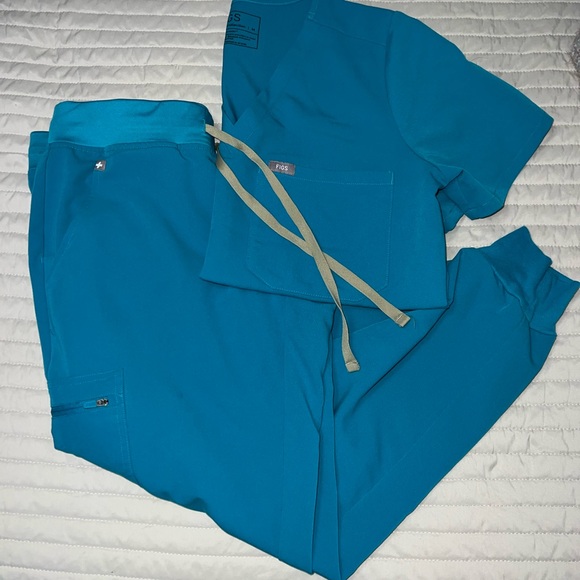 Figs Scrub Set - Picture 3 of 5